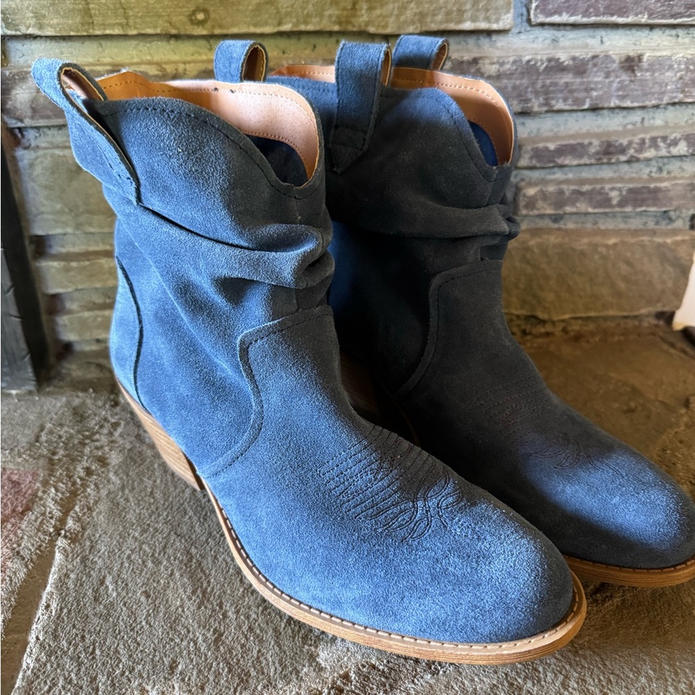 Dingo Blue Suede Ankle Boots